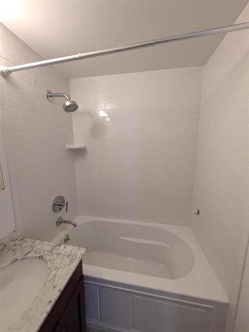 227 CHRISTOPHER COLUMBUS DR Unit: 438B