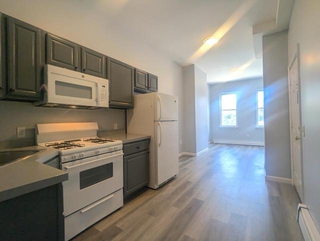 205 WEBSTER AVE Unit: 1R