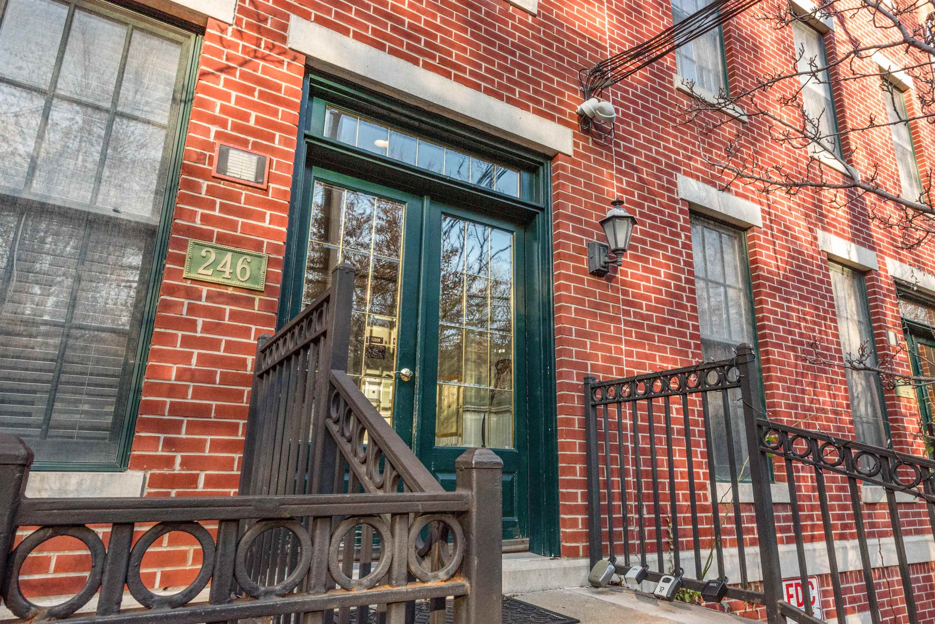 246 6TH ST Unit: 3