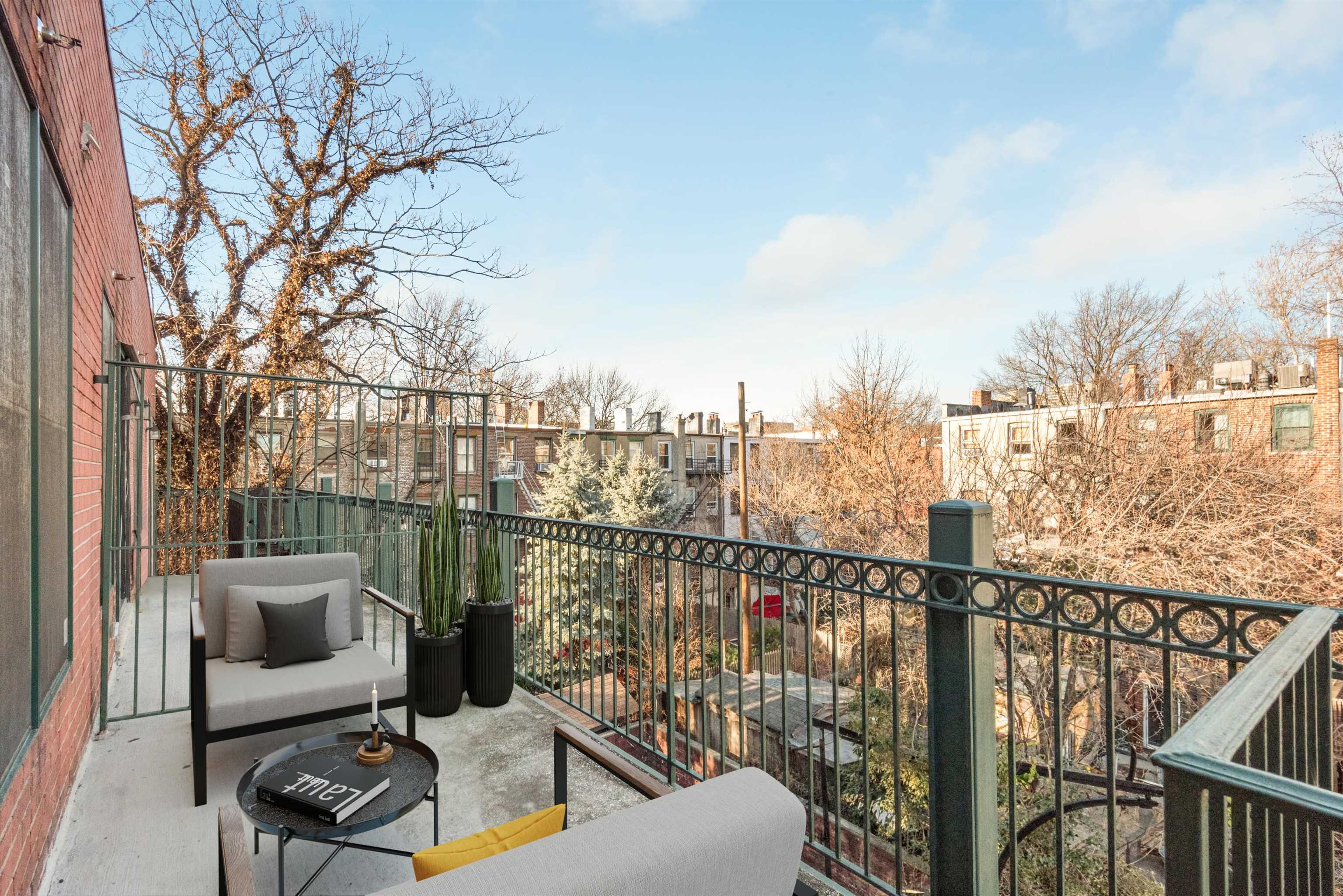 246 6TH ST Unit: 3
