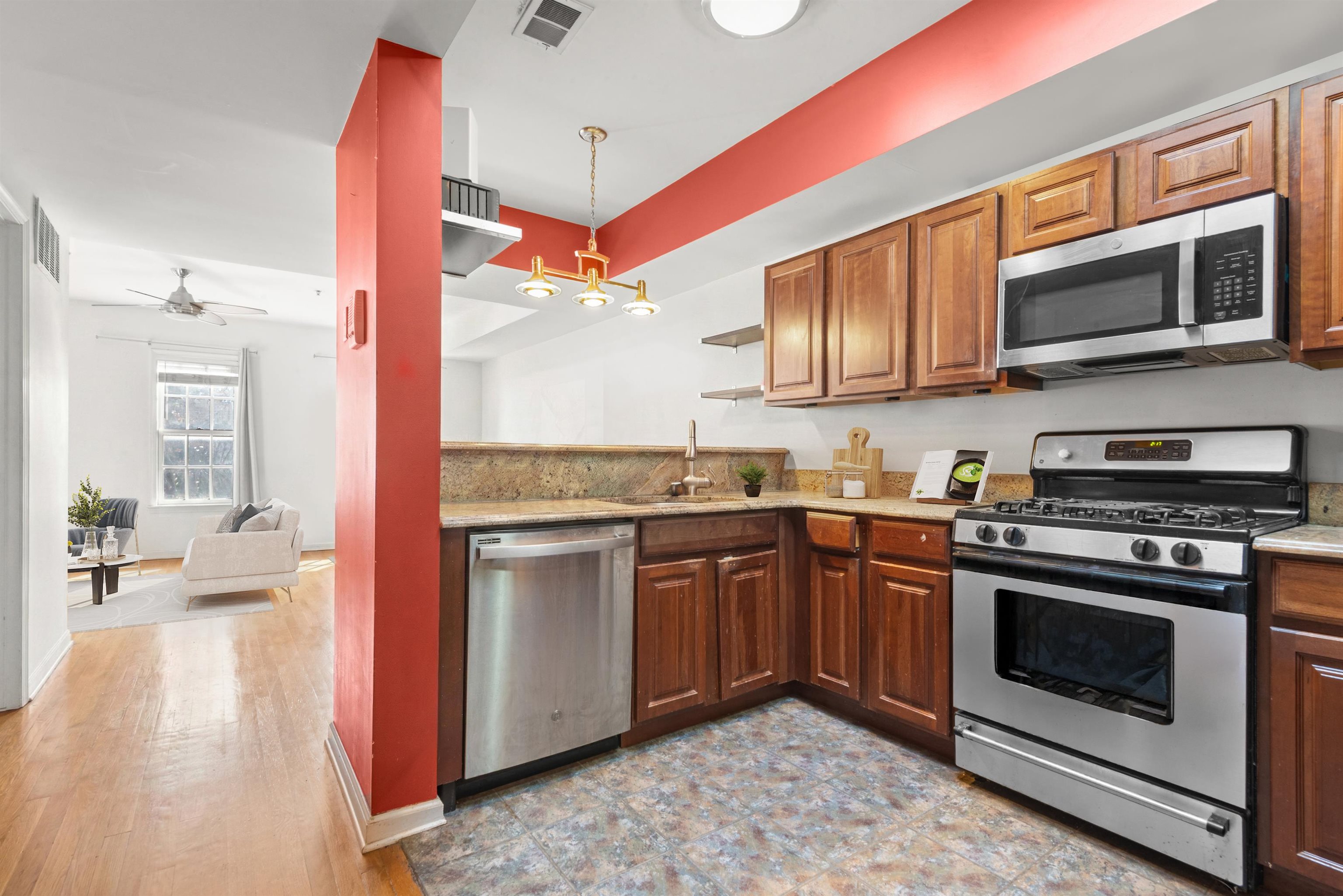 246 6TH ST Unit: 3