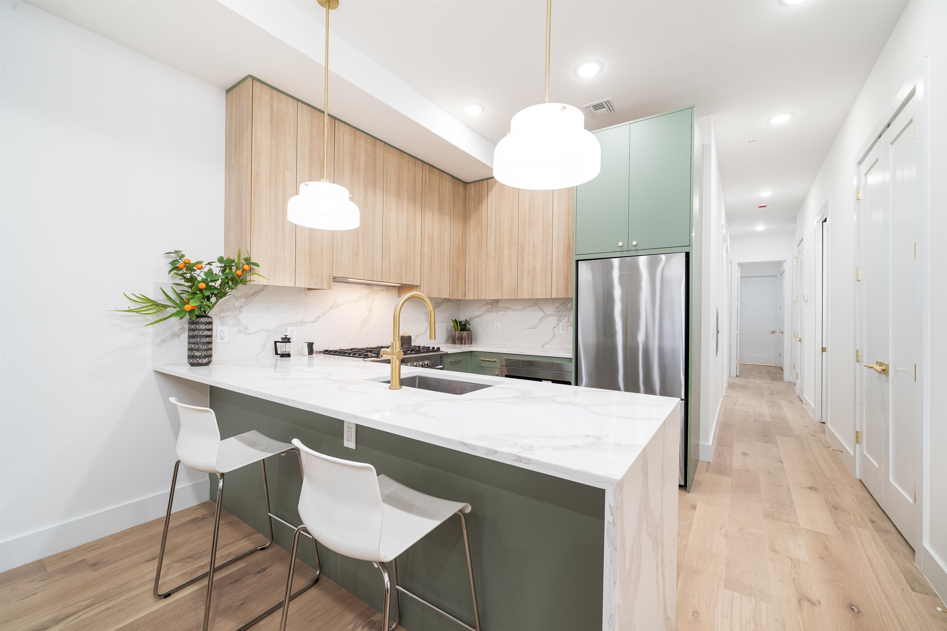 100 WEBSTER AVE Unit: 1