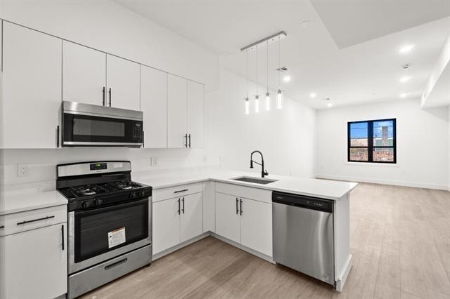 425 AVENUE C Unit: 401