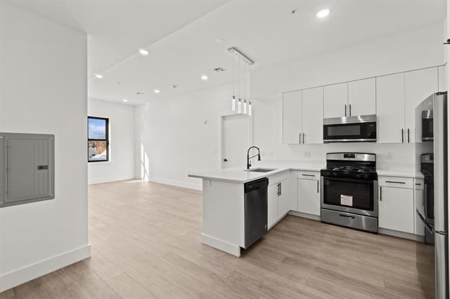 425 AVENUE C Unit: 401