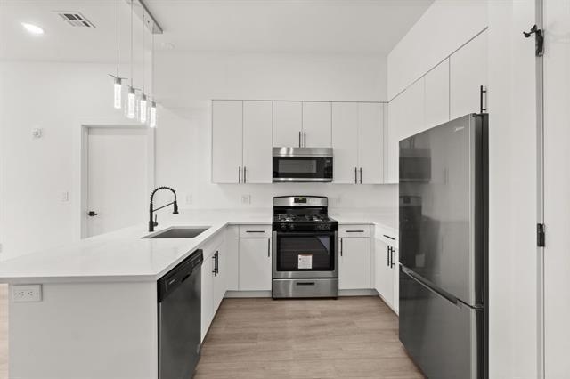 425 AVENUE C Unit: 504