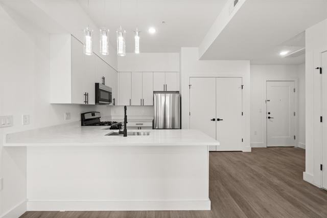 425 AVENUE C Unit: 504