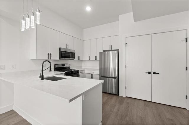 425 AVENUE C Unit: 504