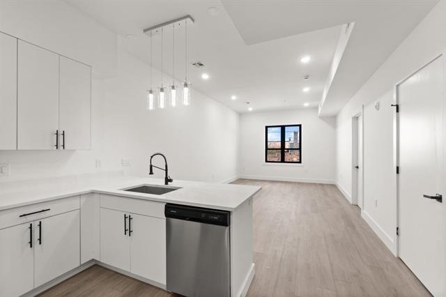 425 AVENUE C Unit: 504