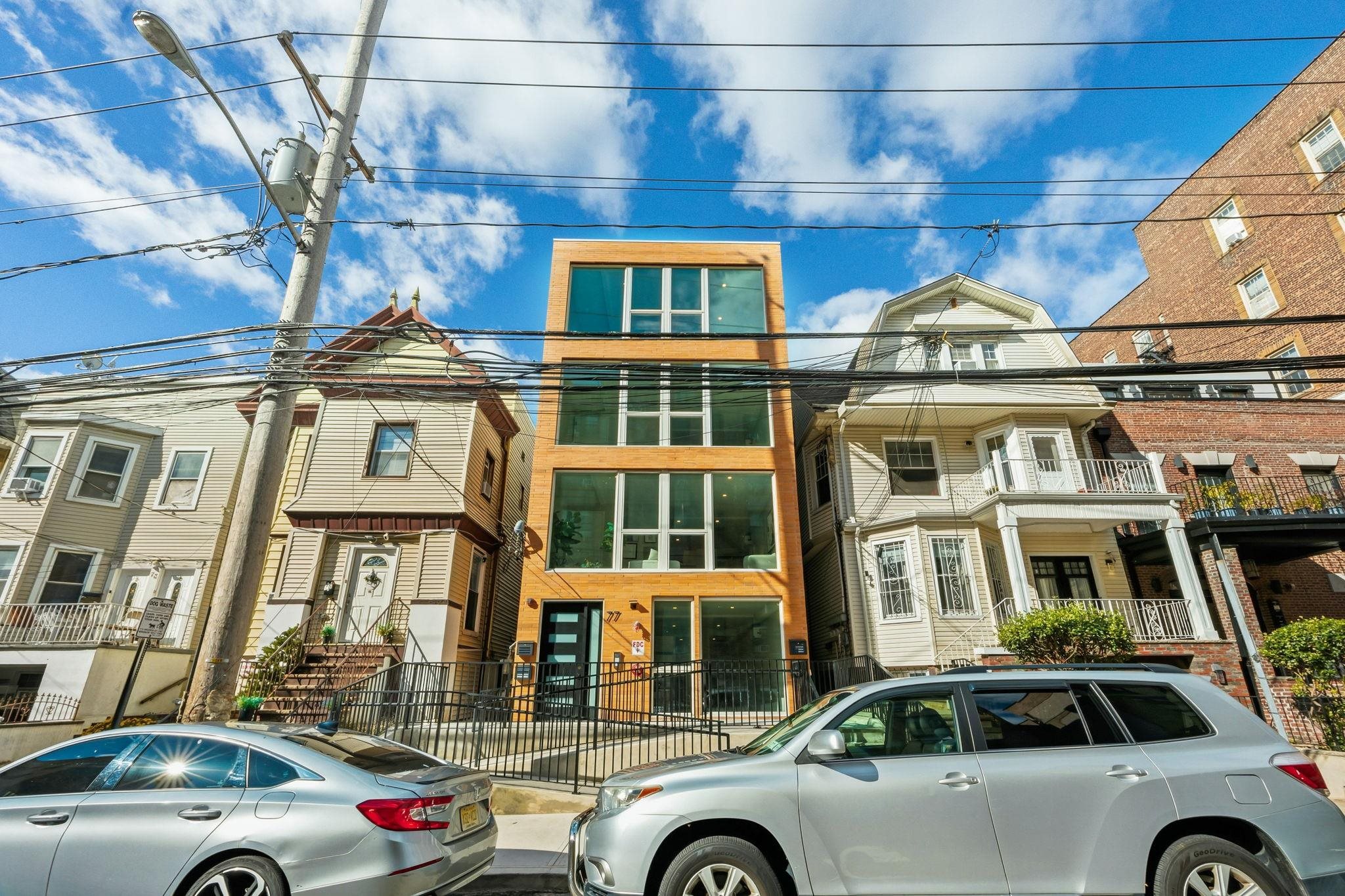 77 VAN REYPEN ST Unit: 2