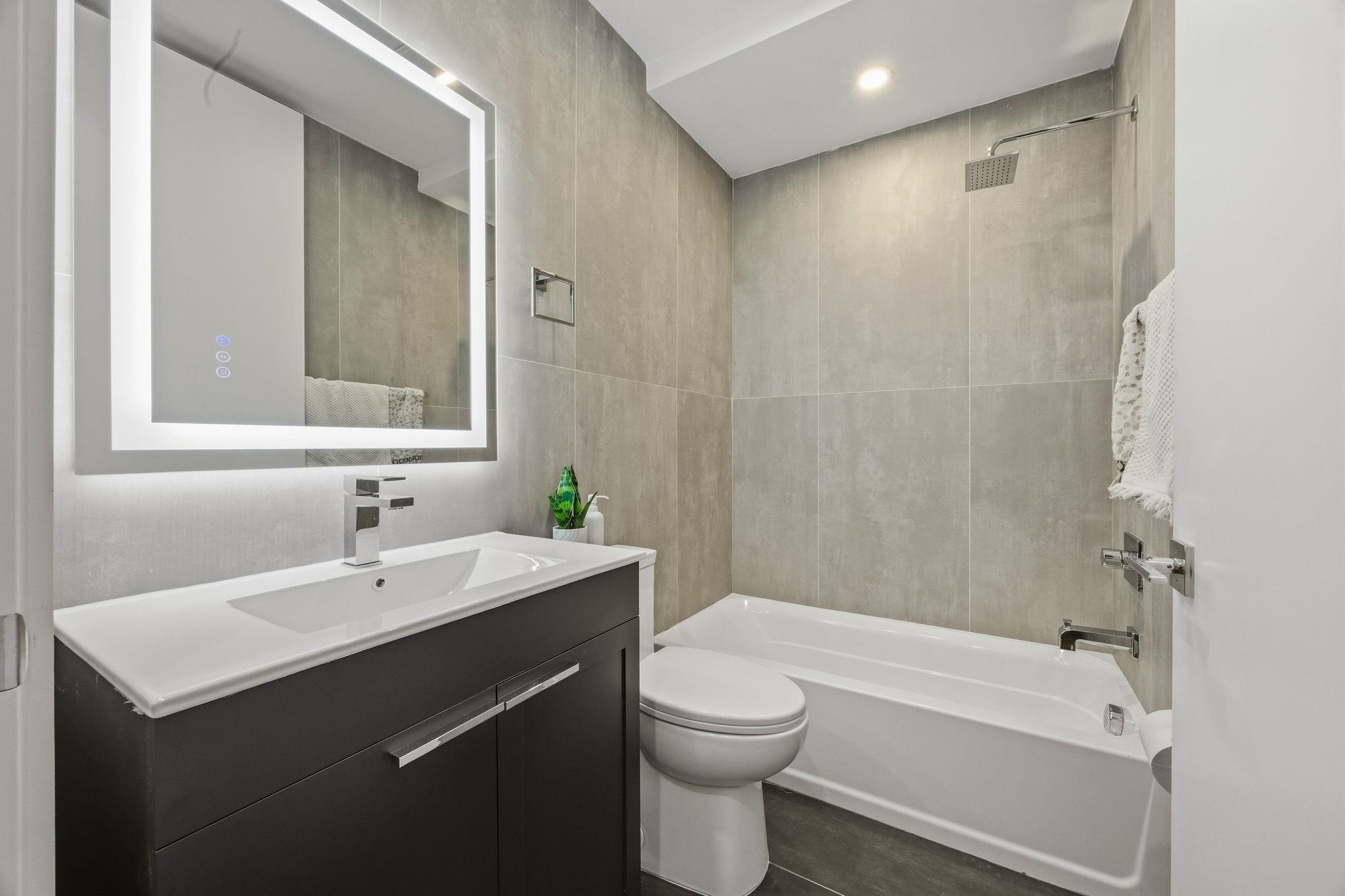 77 VAN REYPEN ST Unit: 2