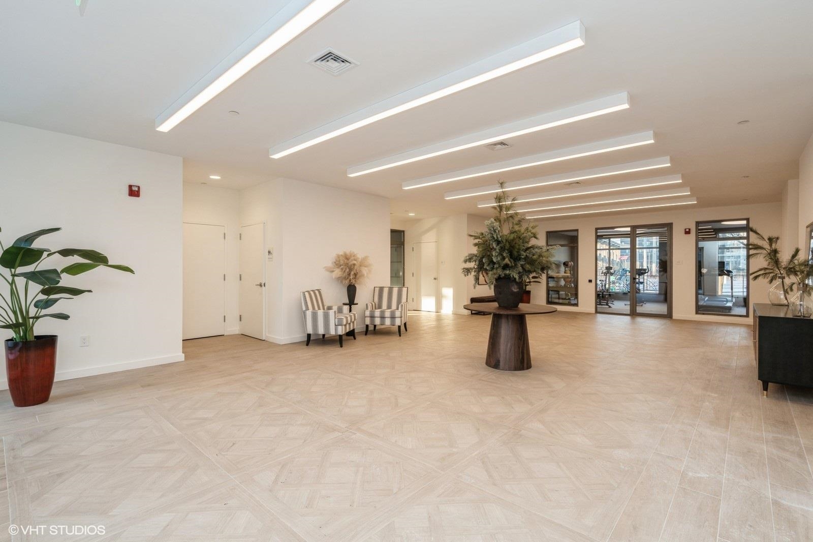 425 3RD ST Unit: 219