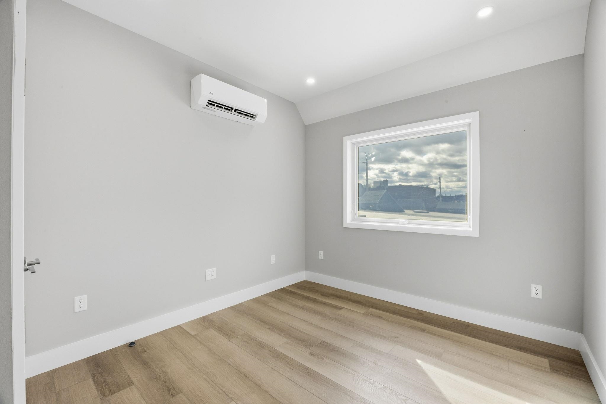 77 VAN REYPEN ST Unit: 4