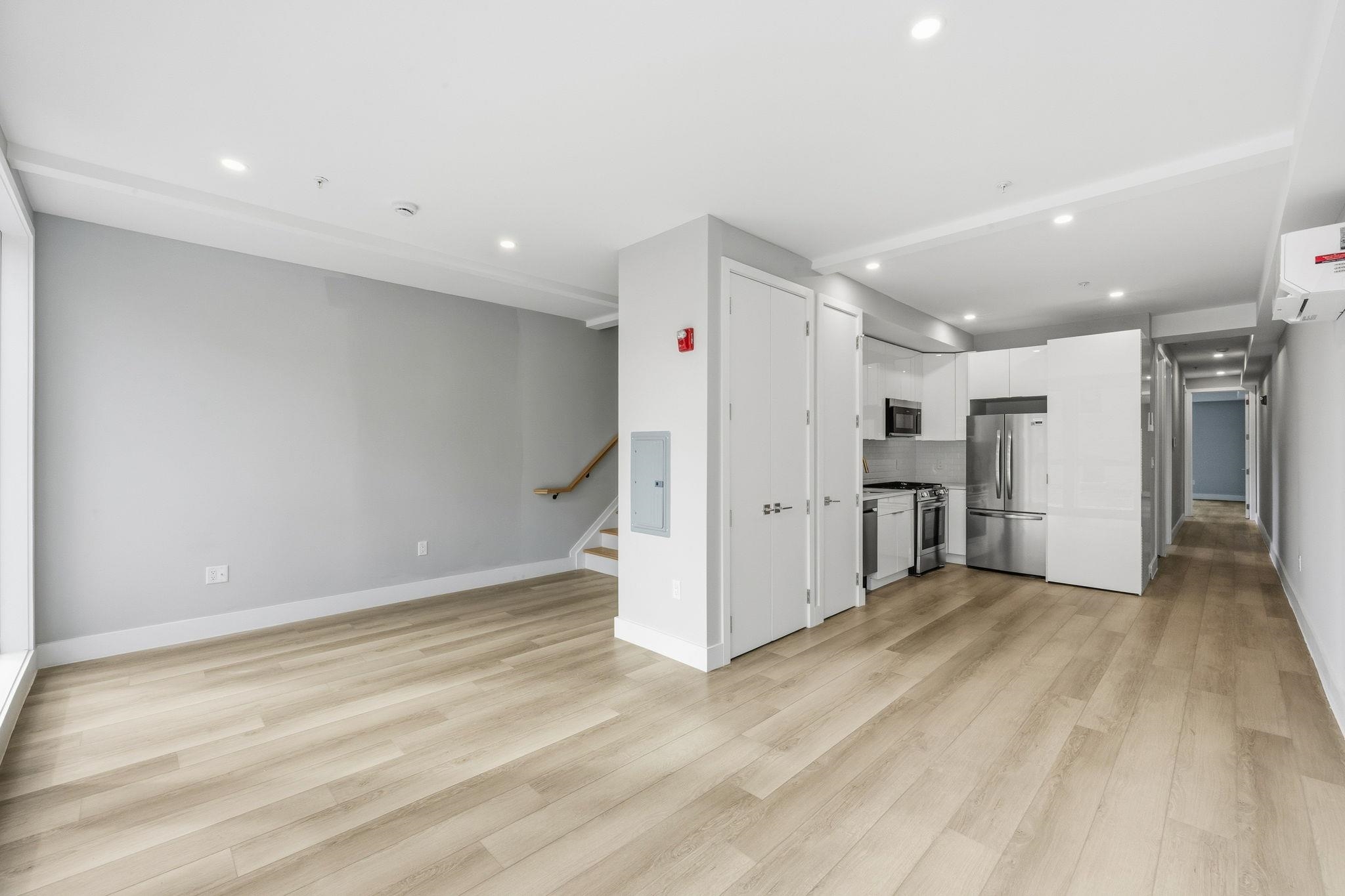 77 VAN REYPEN ST Unit: 4