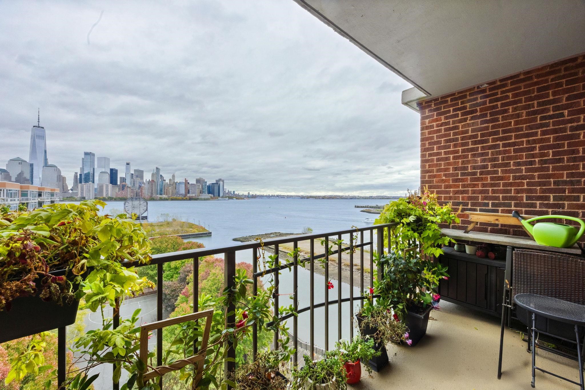 1 GREENE ST Unit: 704