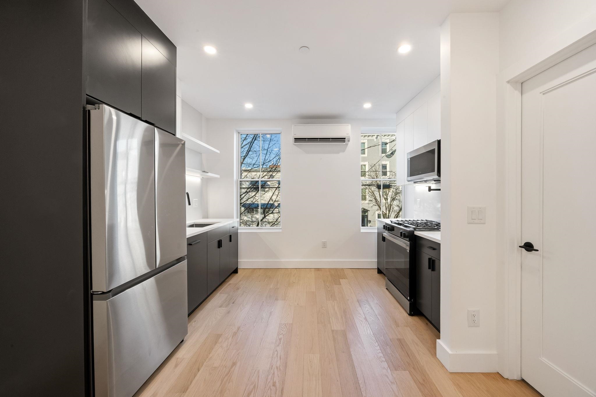 347 PAVONIA AVE Unit: 2