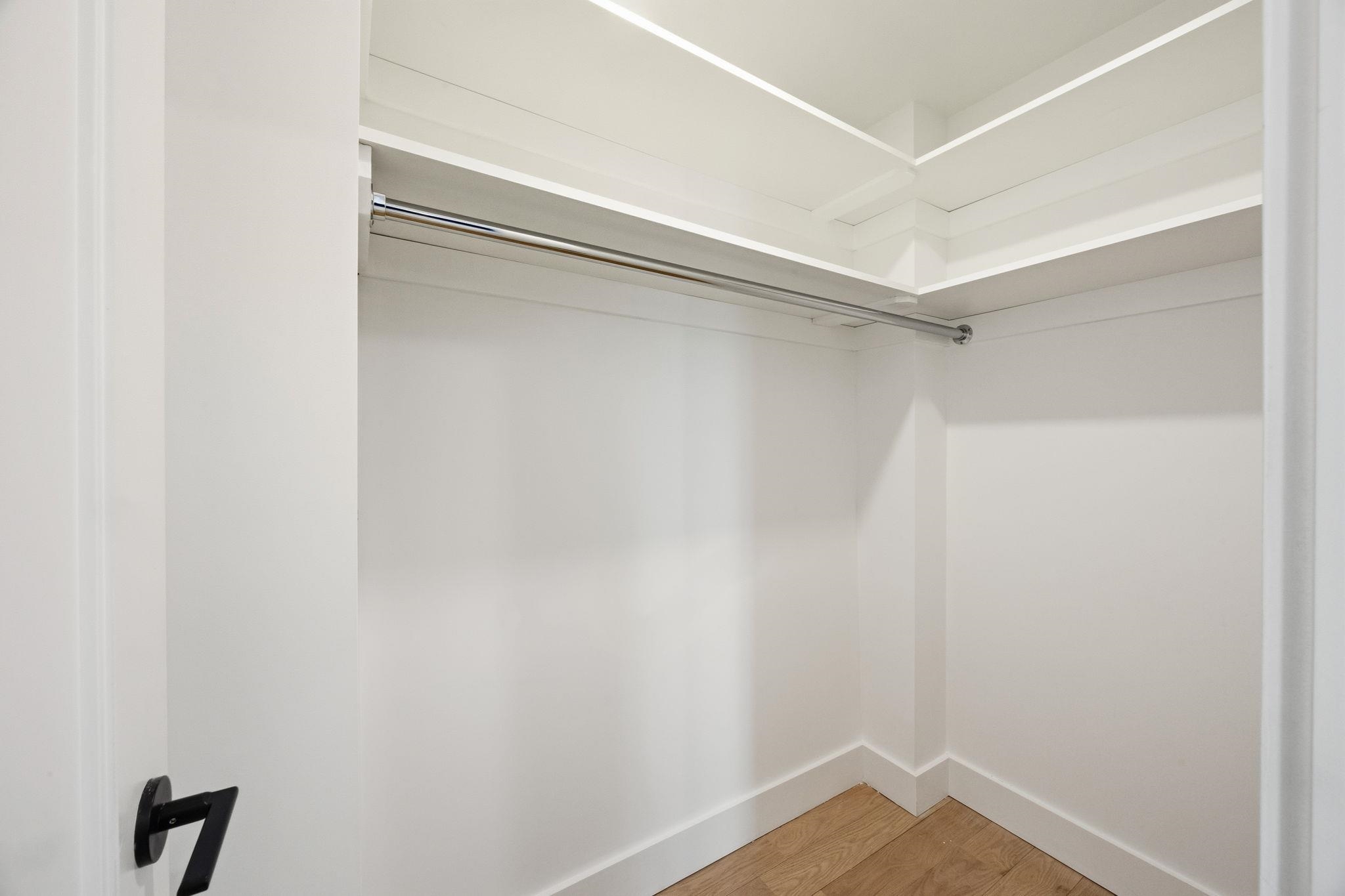 347 PAVONIA AVE Unit: 2