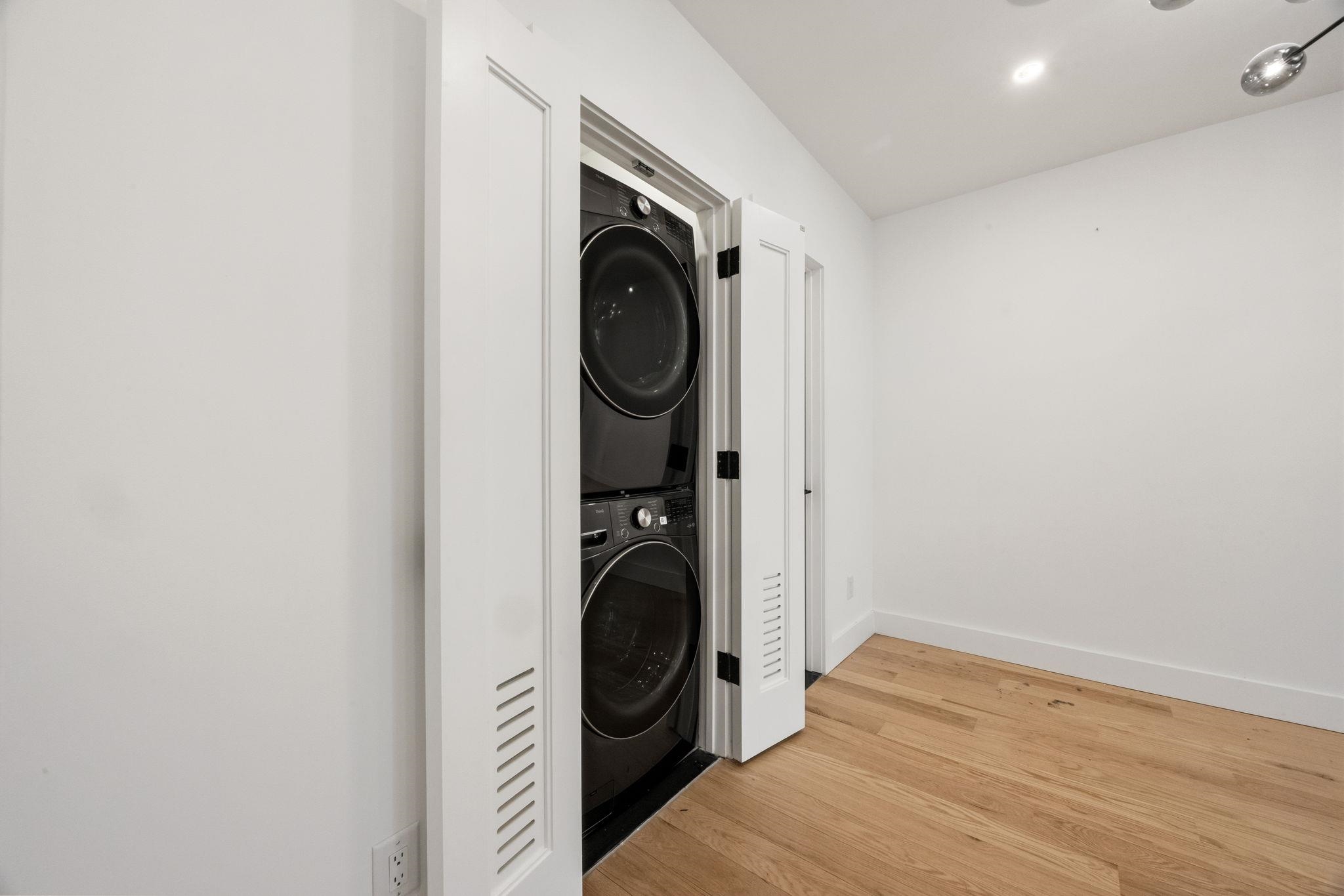 347 PAVONIA AVE Unit: 2
