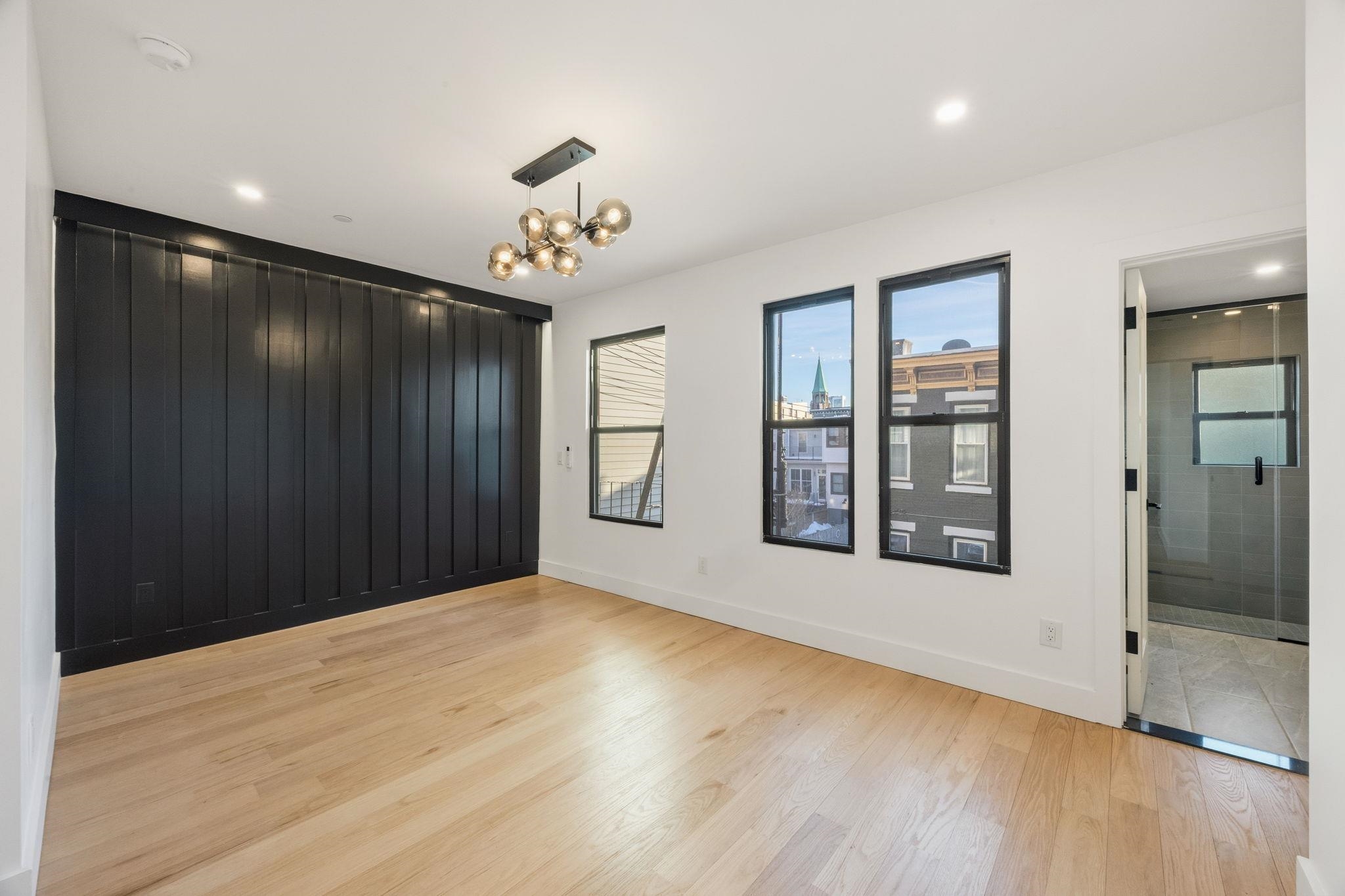 347 PAVONIA AVE Unit: 3