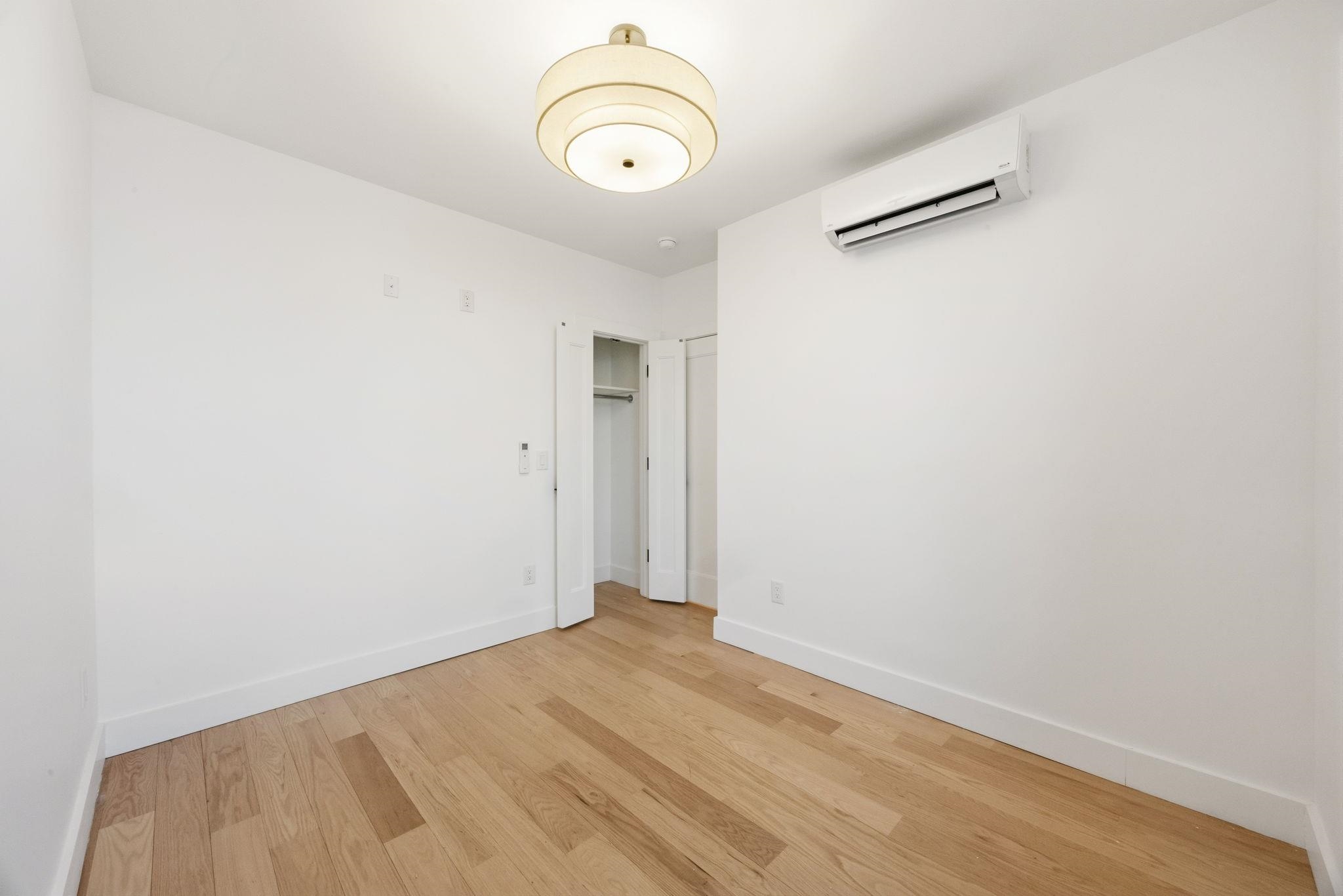 347 PAVONIA AVE Unit: 3