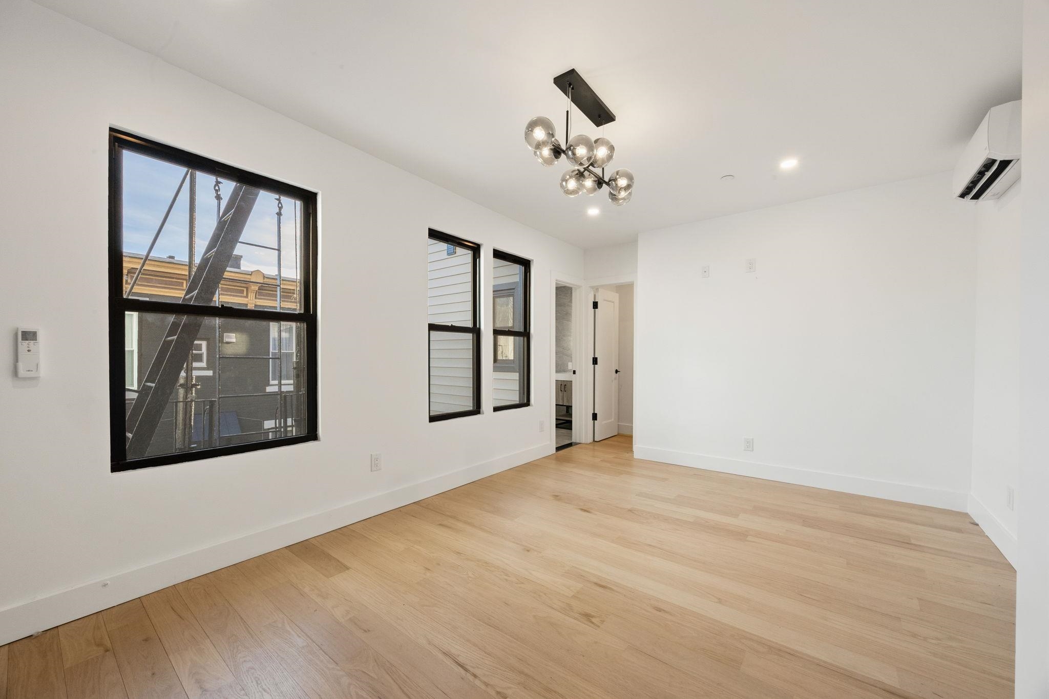 347 PAVONIA AVE Unit: 3