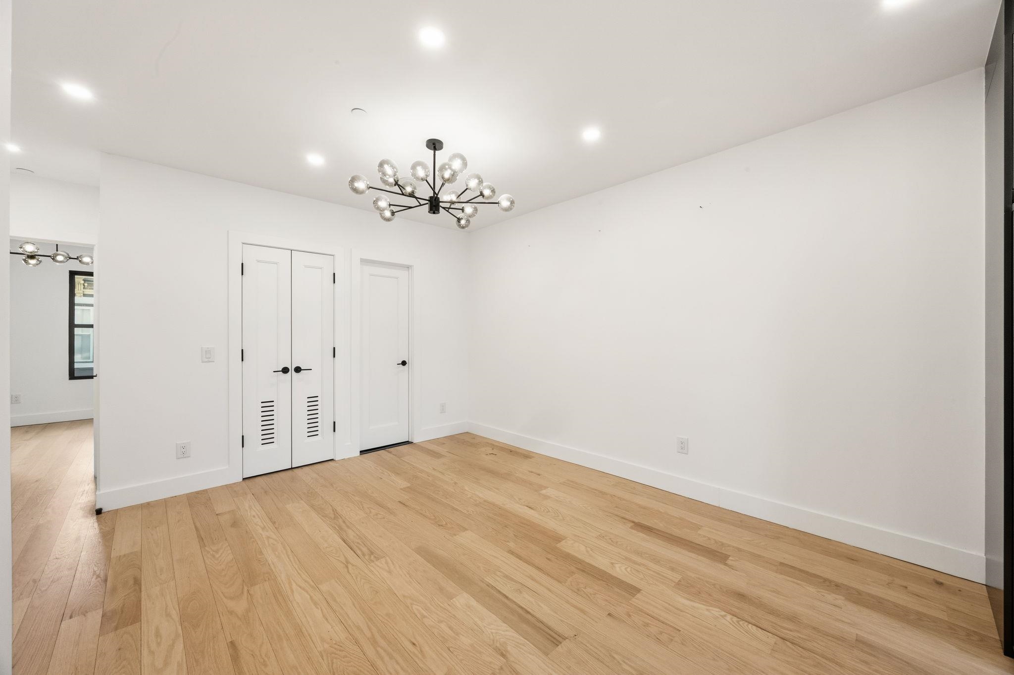 347 PAVONIA AVE Unit: 3