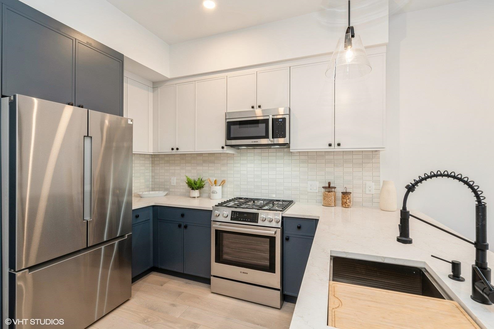 425 3RD ST Unit: 219