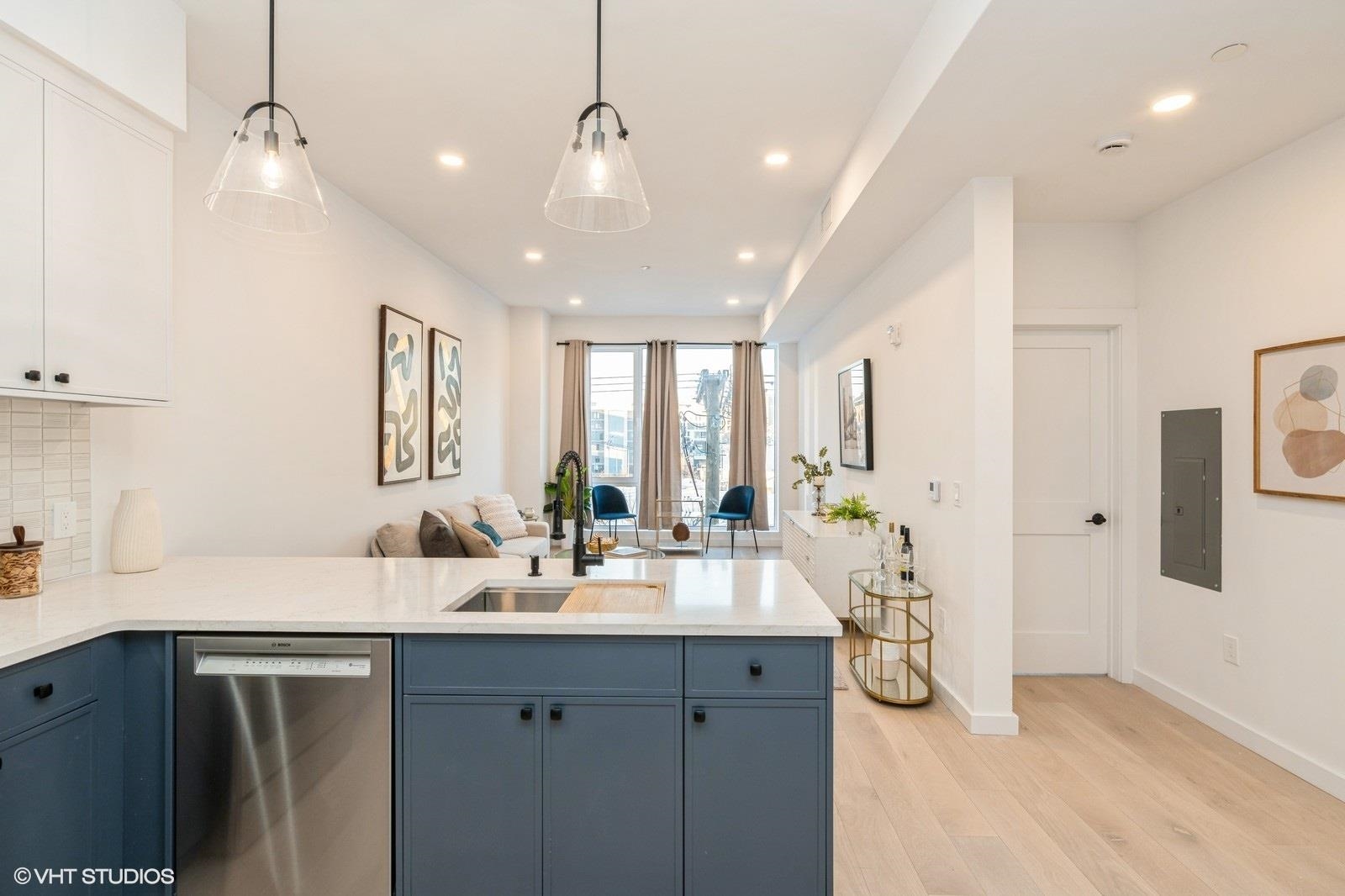 425 3RD ST Unit: 219
