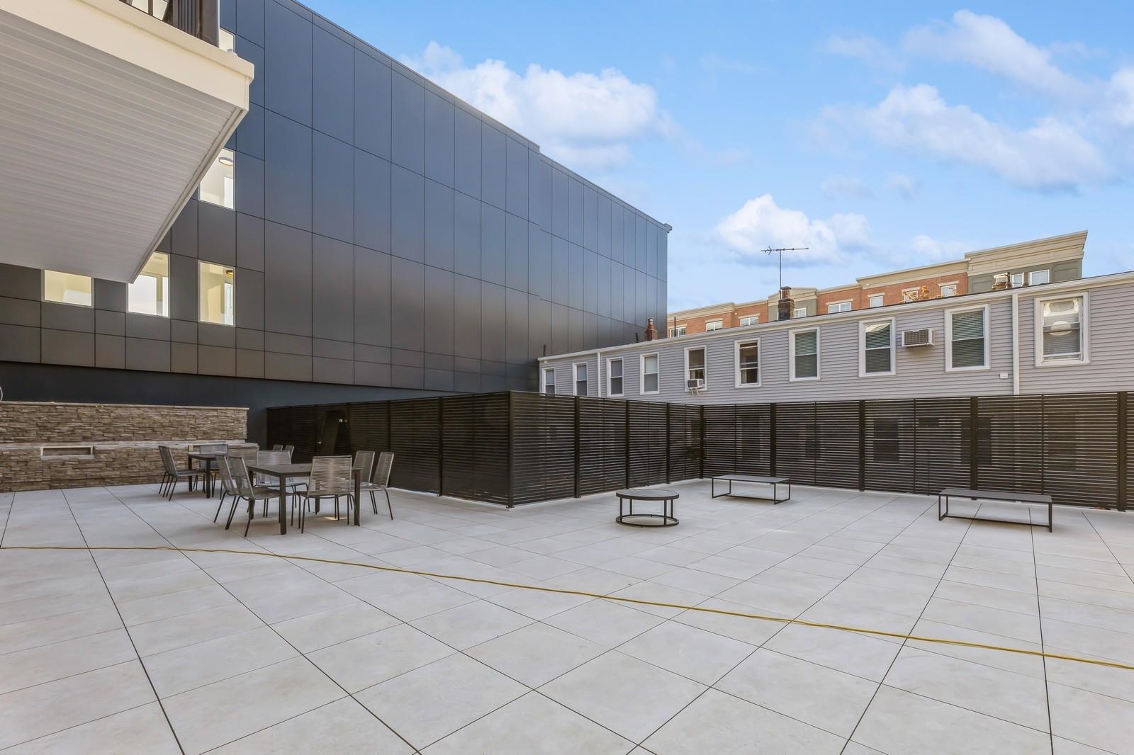 425 3RD ST Unit: 219