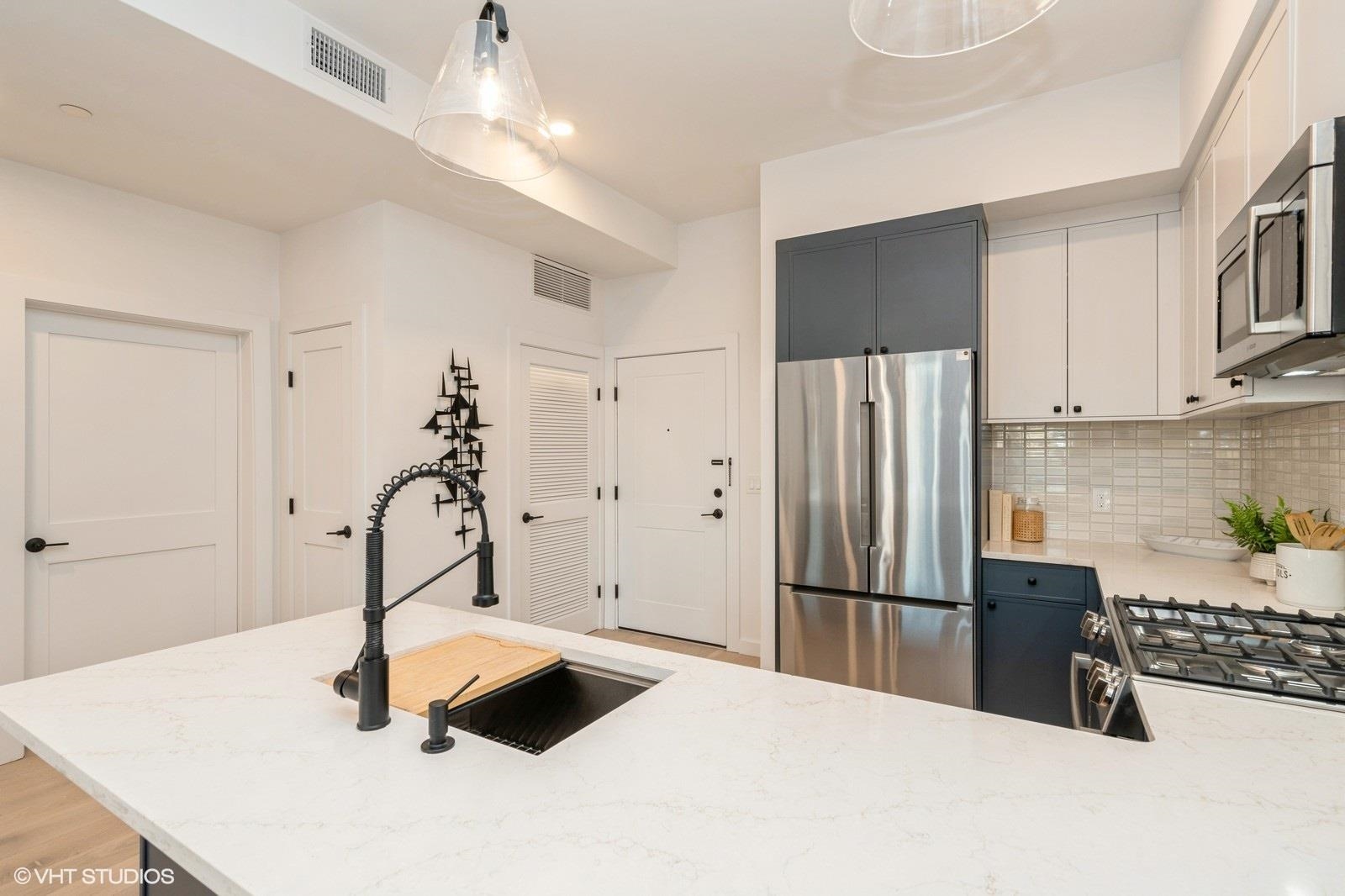 425 3RD ST Unit: 219