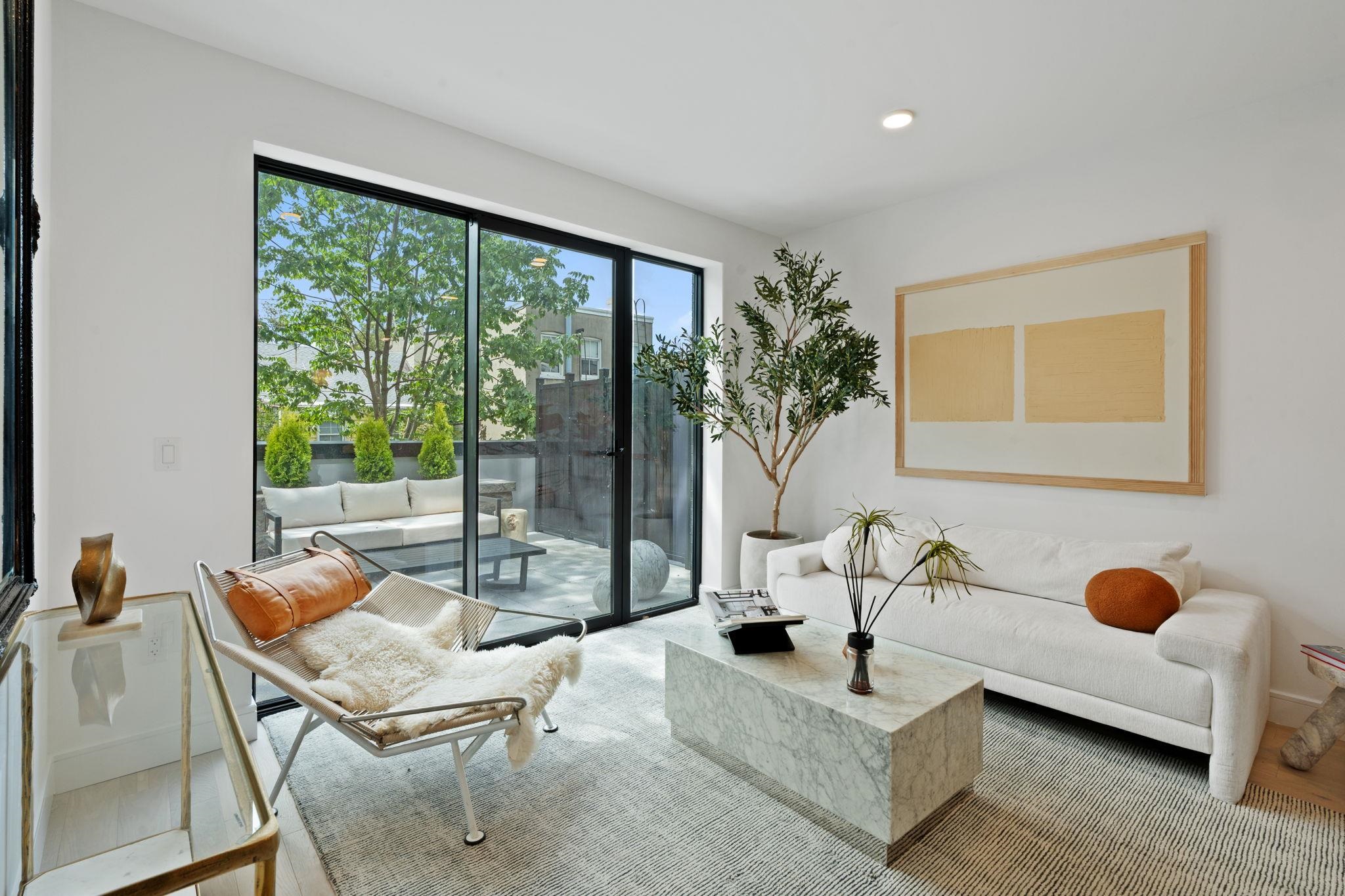 139 CHRISTOPHER COLUMBUS DR Unit: 408