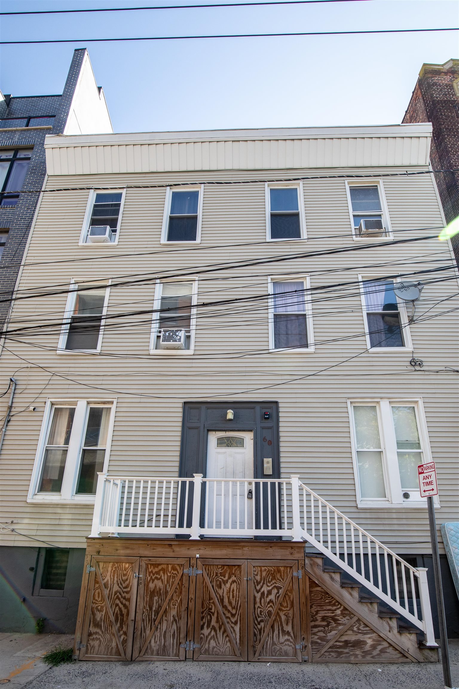 60 NEWKIRK ST Unit: 3R