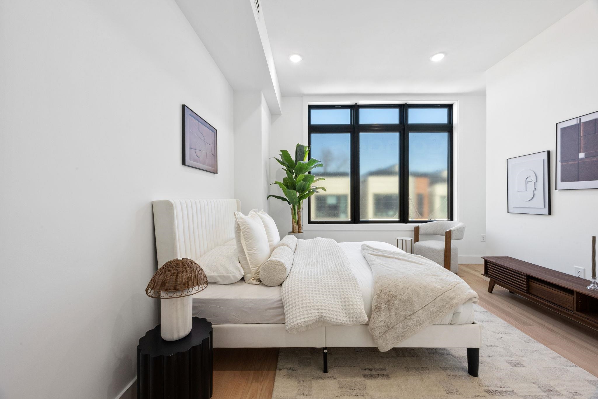 33 GRAHAM ST Unit: 2