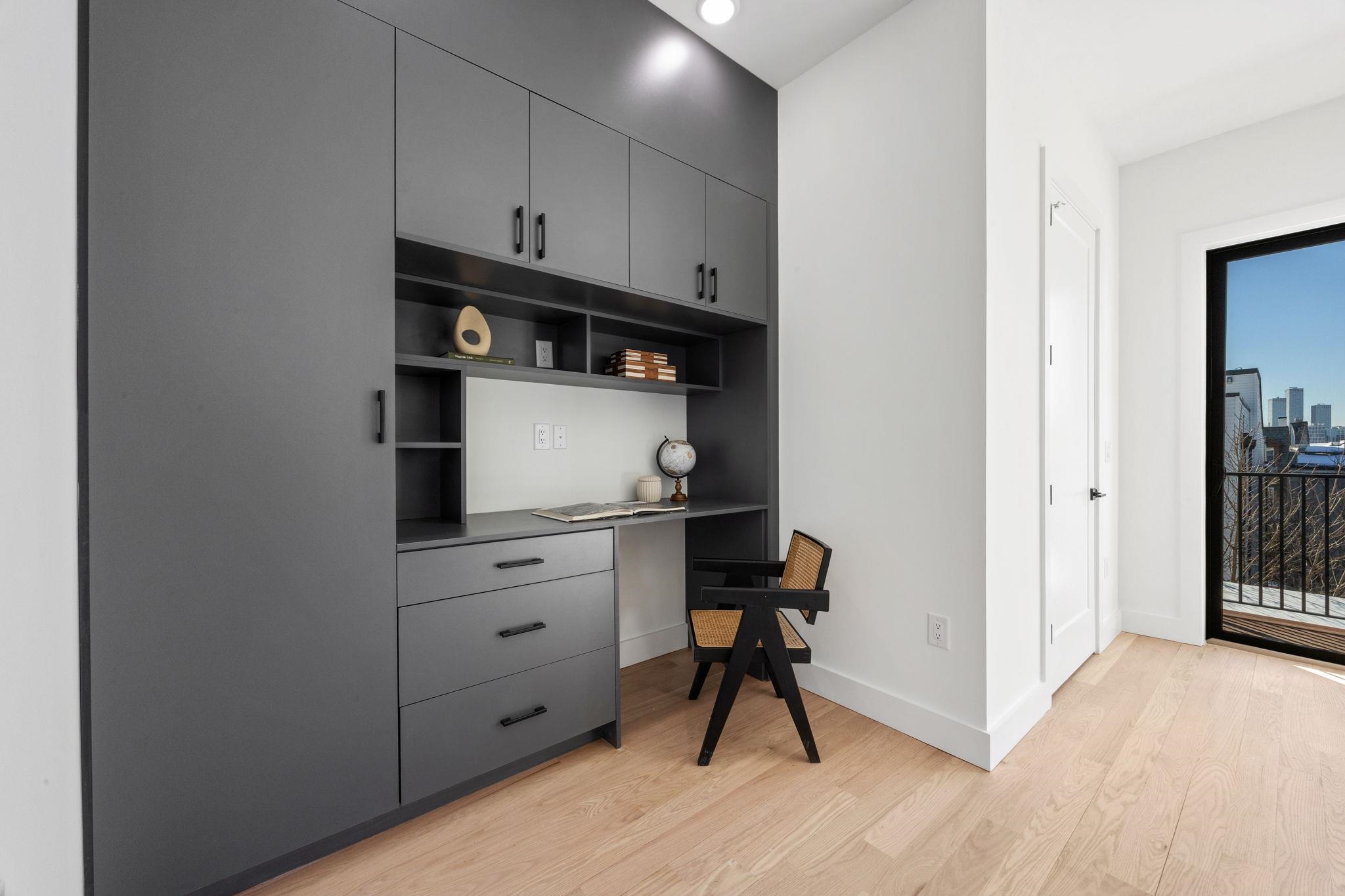 33 GRAHAM ST Unit: 2