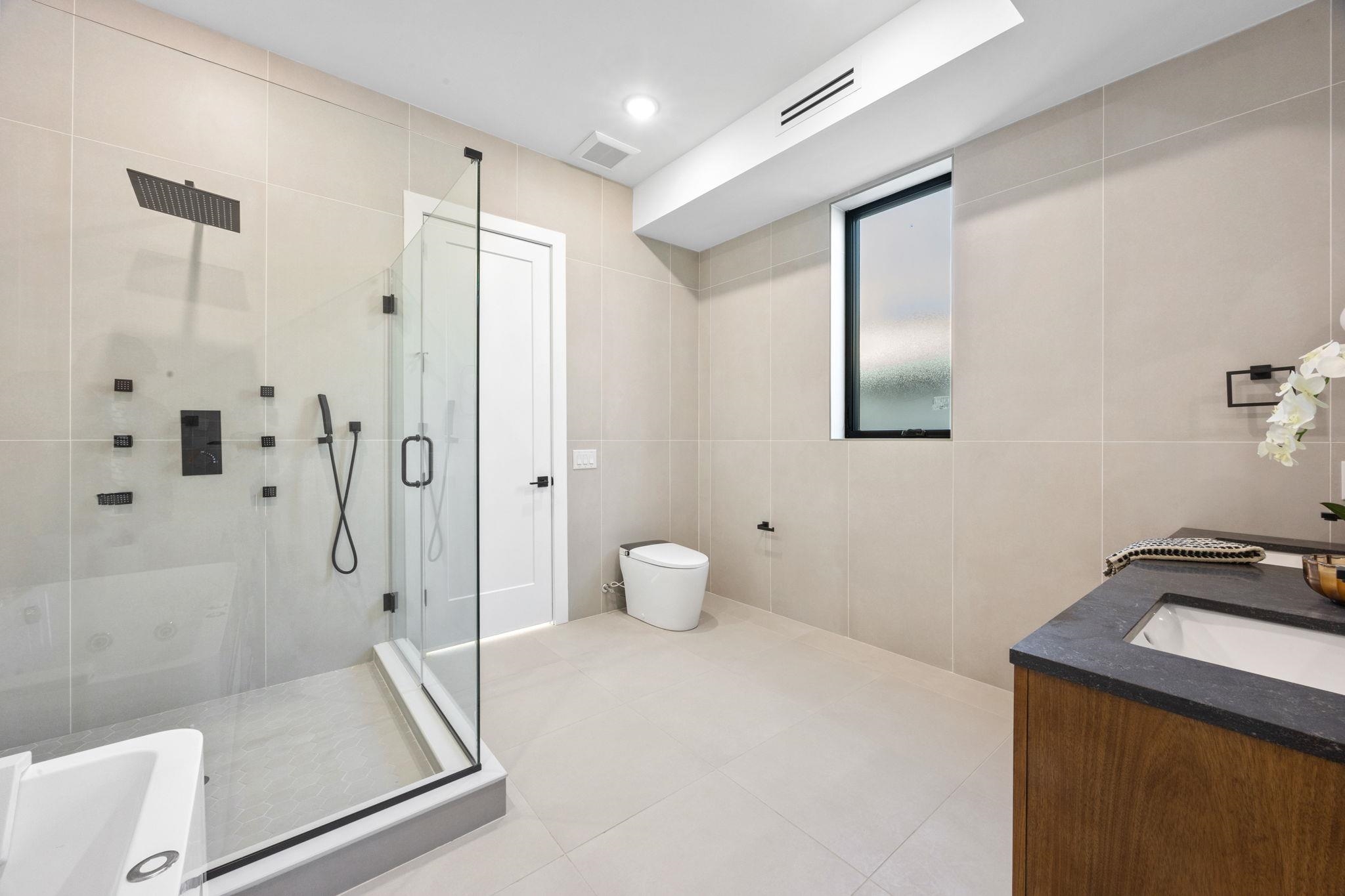 33 GRAHAM ST Unit: 2