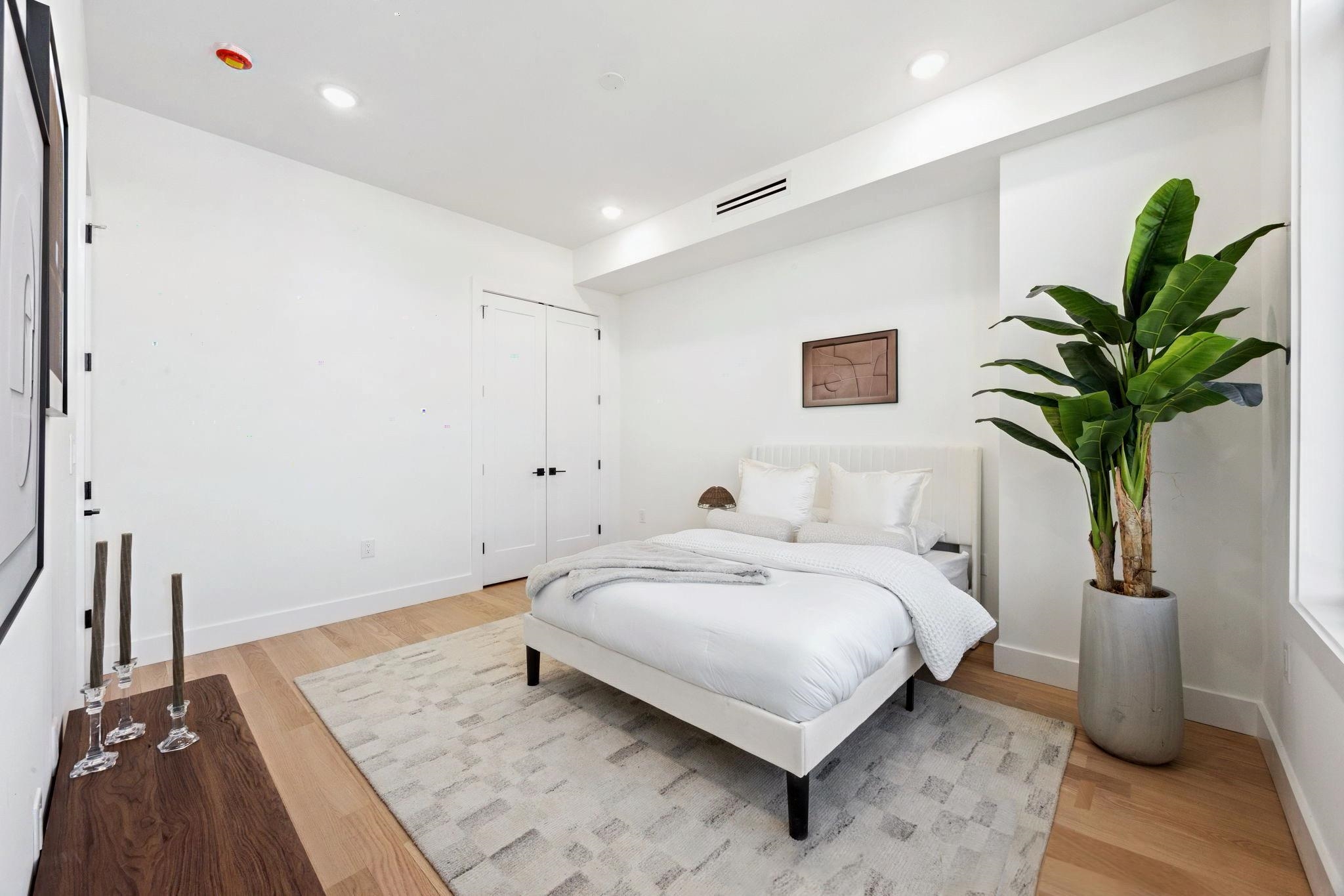 33 GRAHAM ST Unit: 2