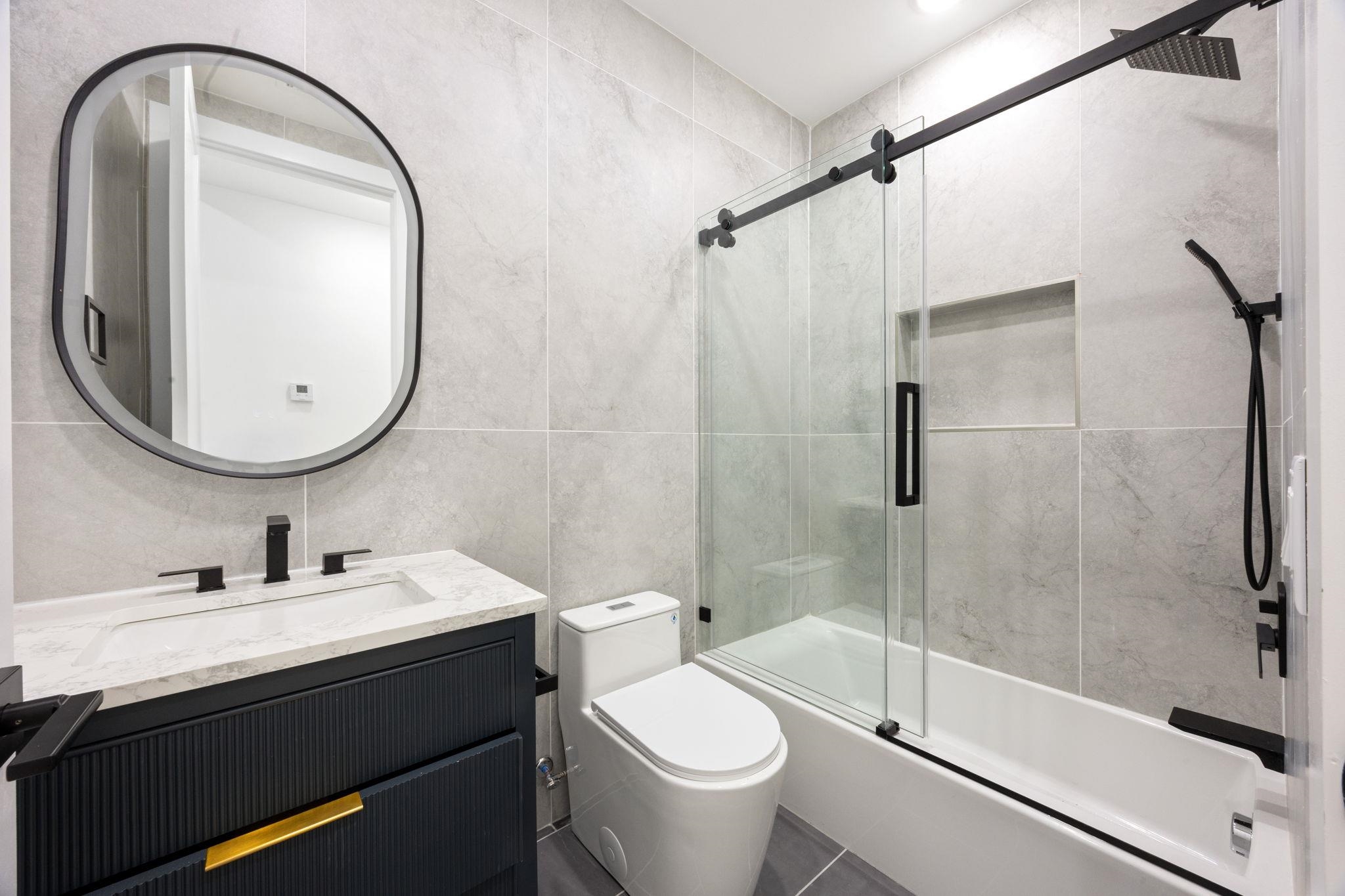 33 GRAHAM ST Unit: 2