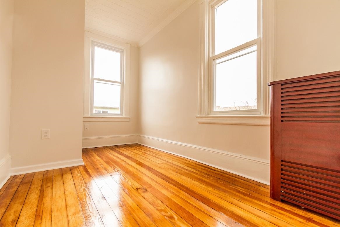 1304 PATERSON PLANK RD