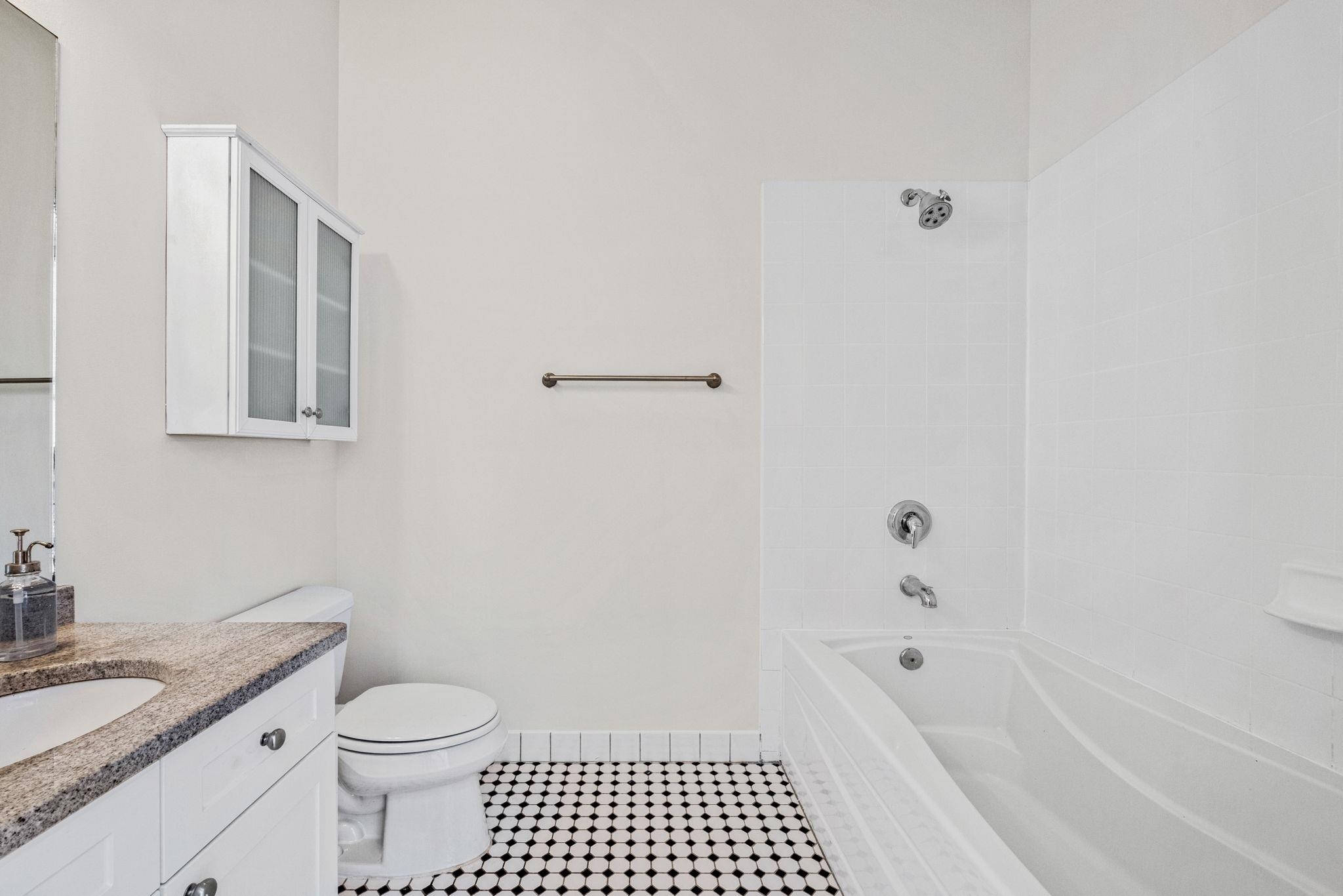 61 GRAND ST Unit: 1C