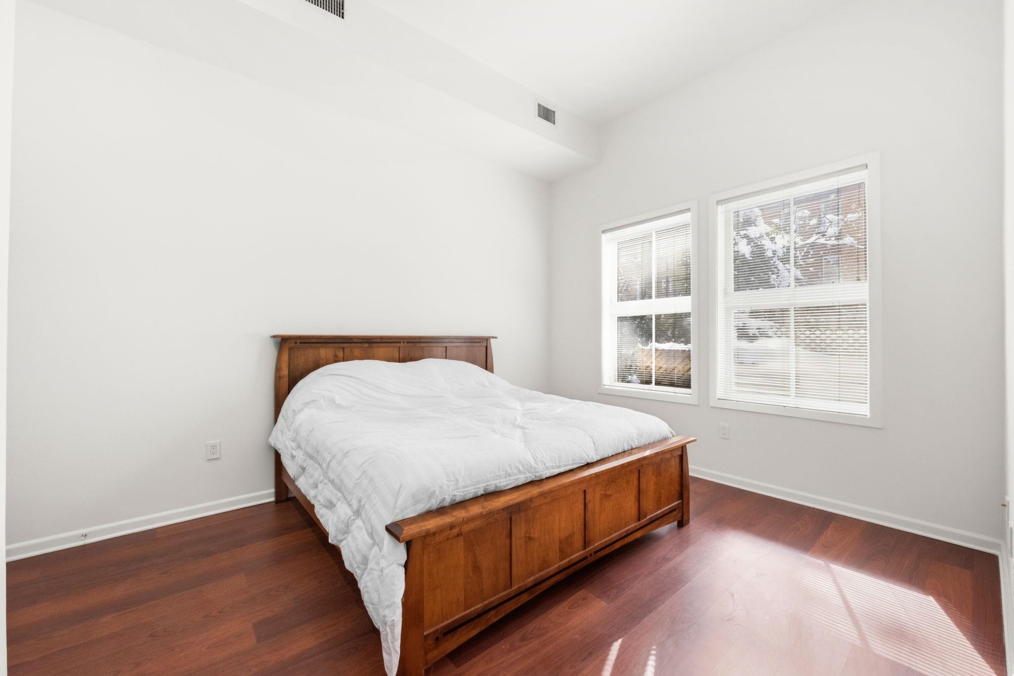 61 GRAND ST Unit: 1C