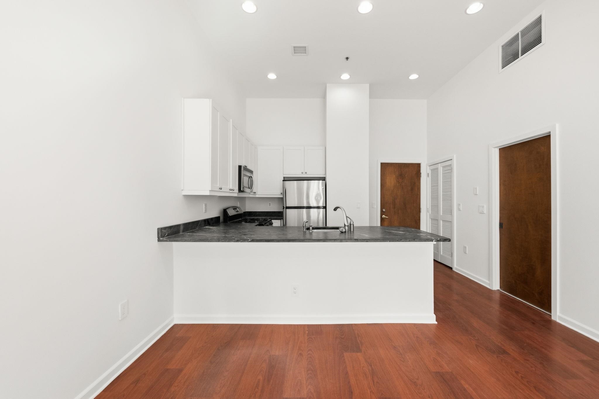 61 GRAND ST Unit: 1C
