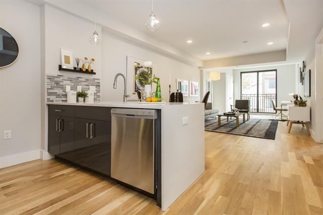 198 ACADEMY ST Unit: 6D