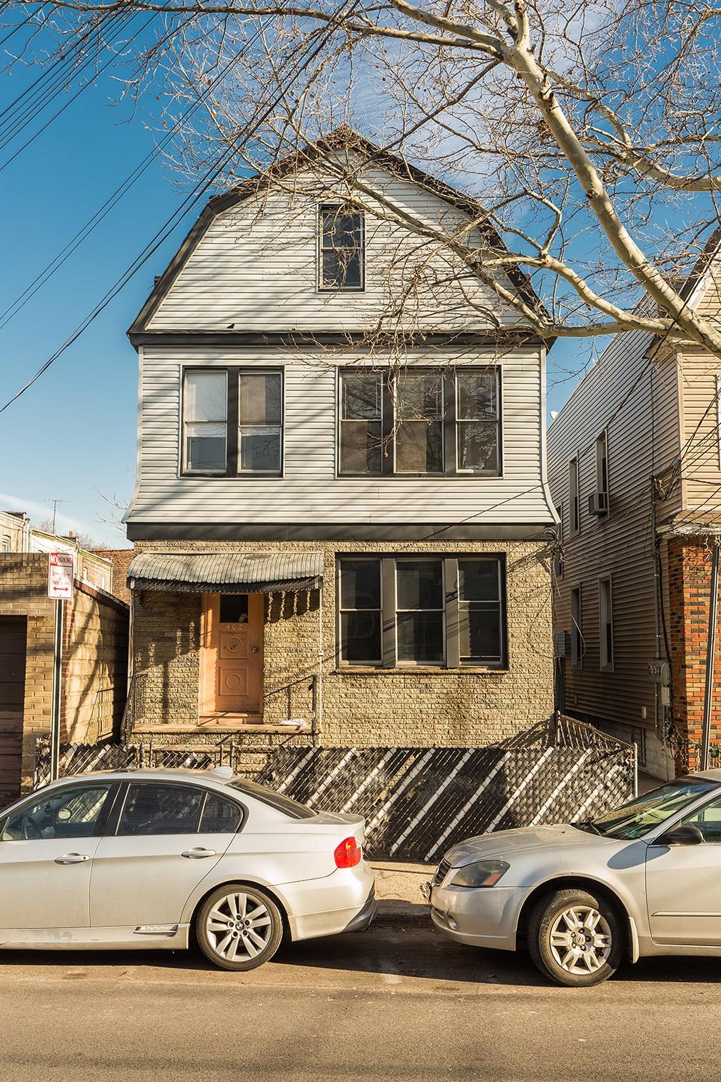 402 ARMSTRONG AVE