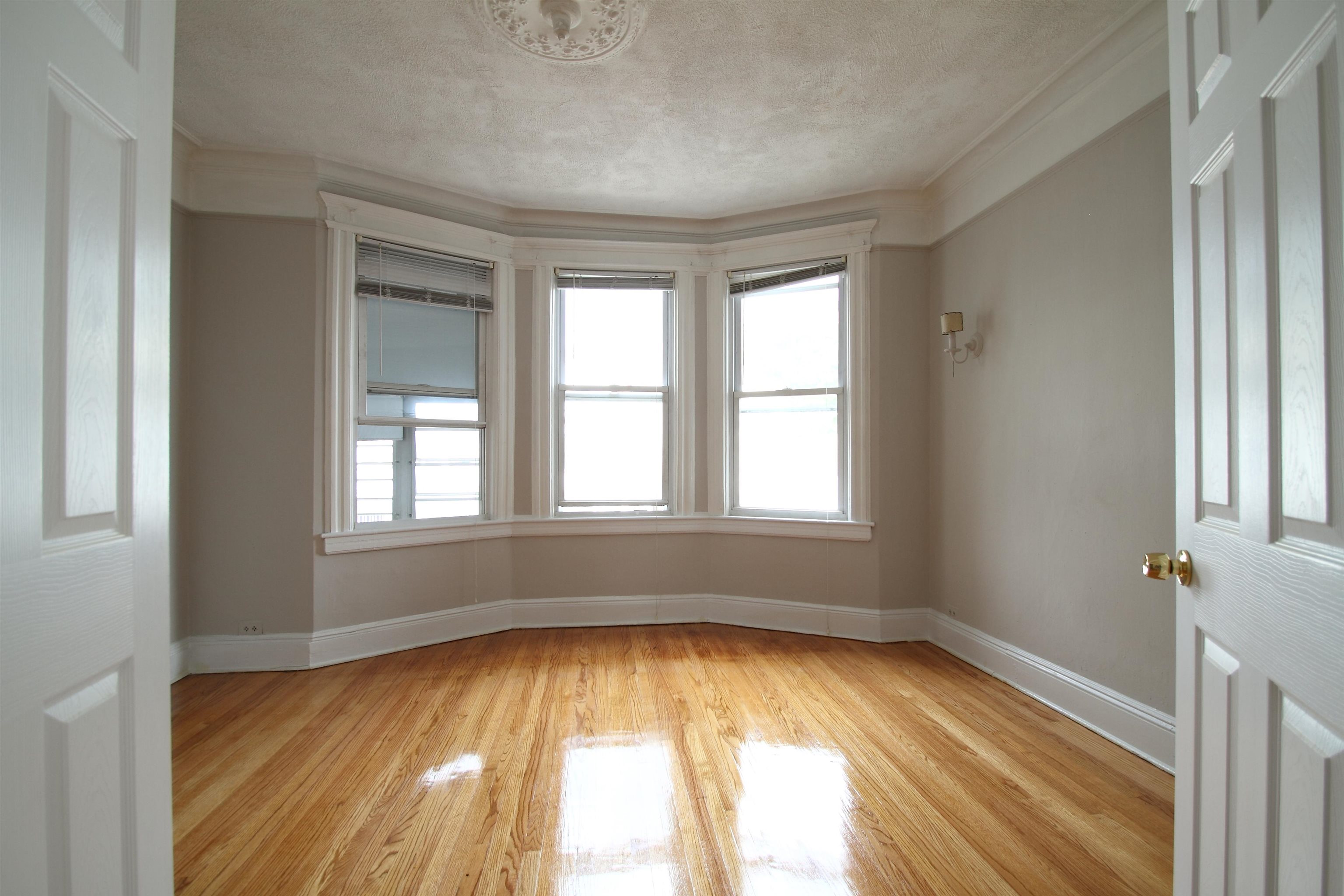 73 WARNER AVE