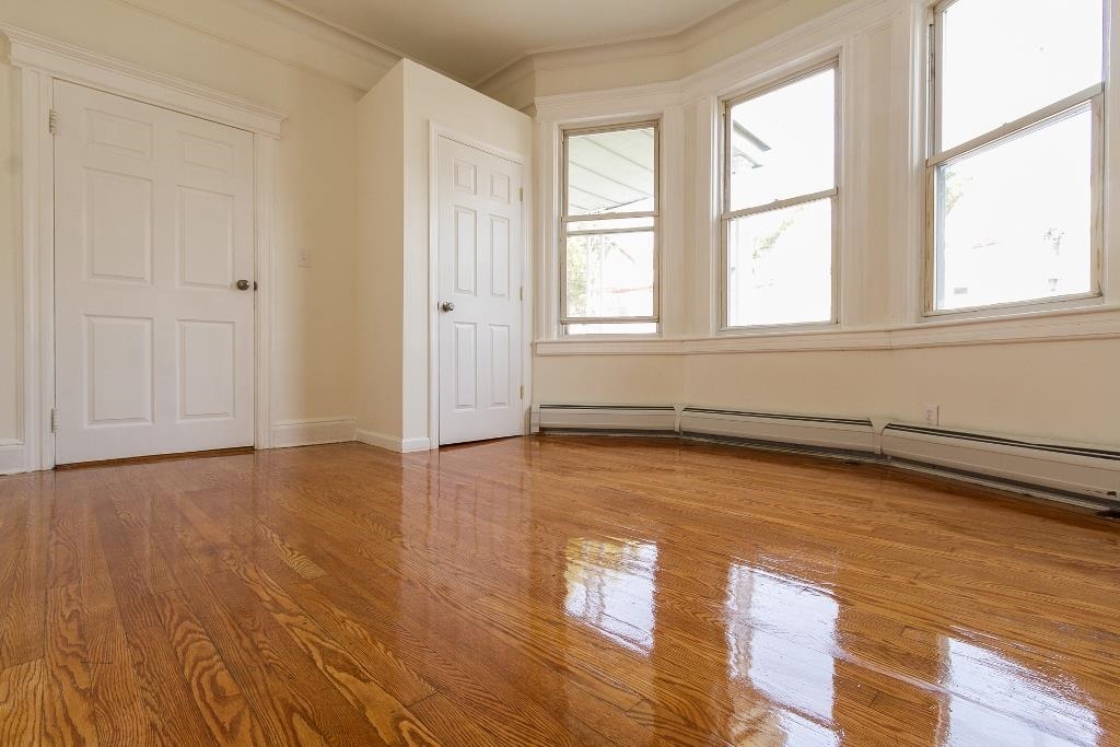 73 WARNER AVE