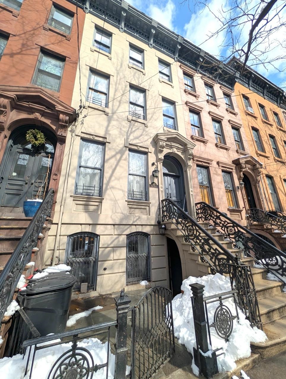 332 YORK ST Unit: #1