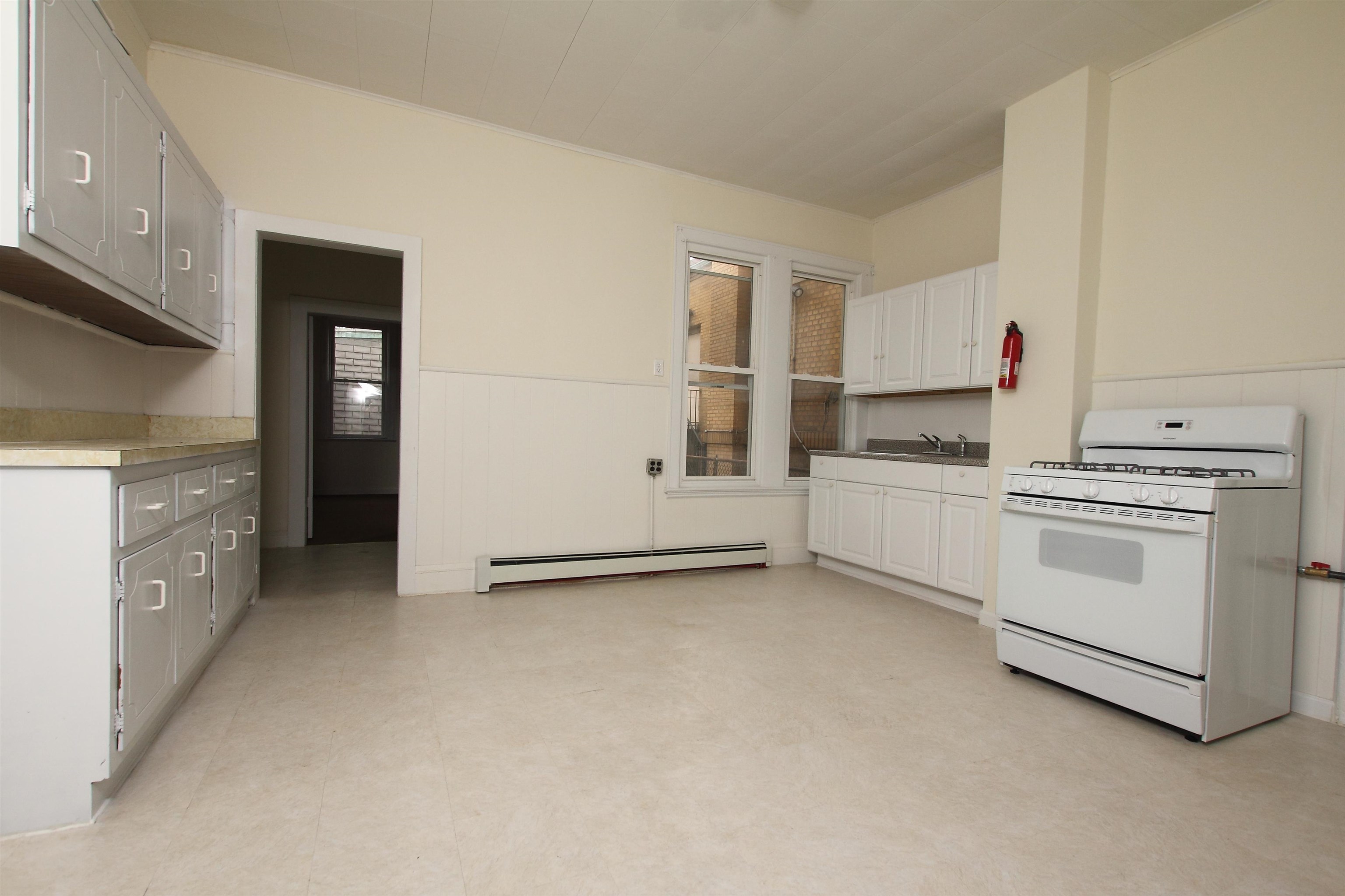 338 BRAMHALL AVE