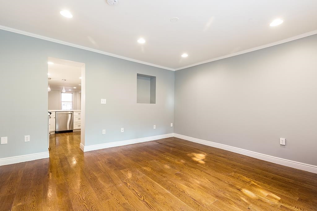 281.5 2ND ST