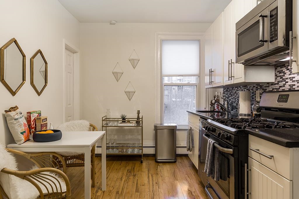 281.5 2ND ST