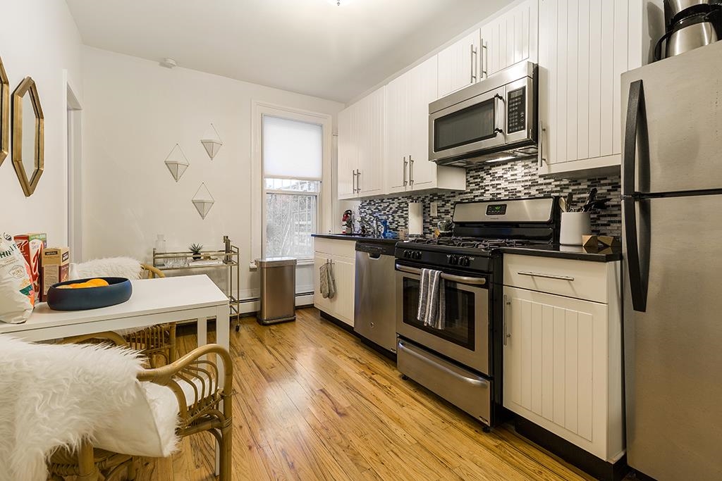 281.5 2ND ST