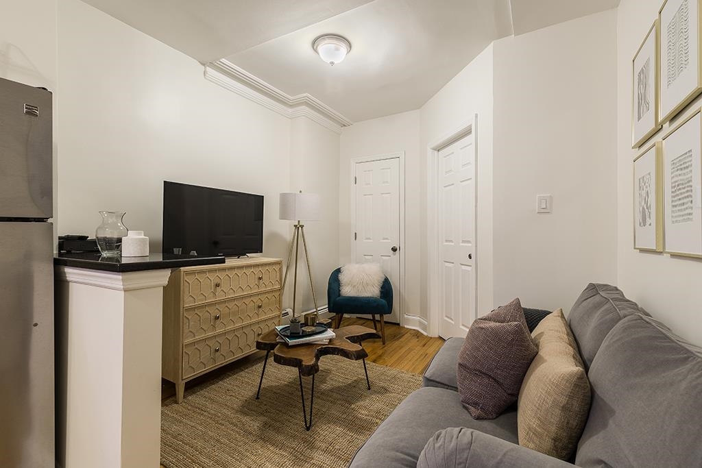 281.5 2ND ST